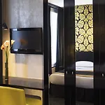 A La Des Artistes Hotel 3*
