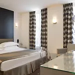 Hotel A La Des Artistes 3*