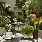 A La Des Artistes Hotel