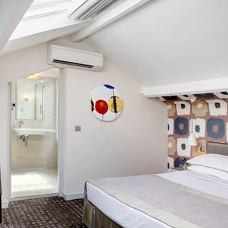A La Des Artistes Hotel 3*