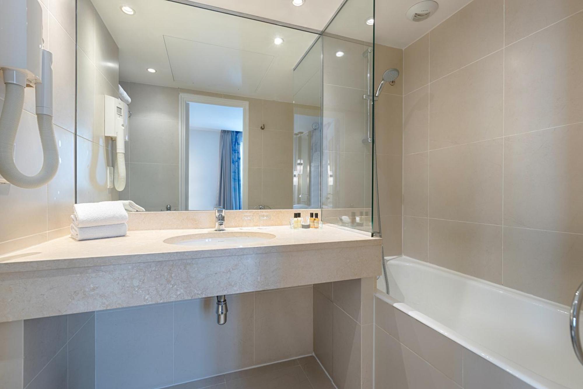 A La Des Artistes 3* Paris