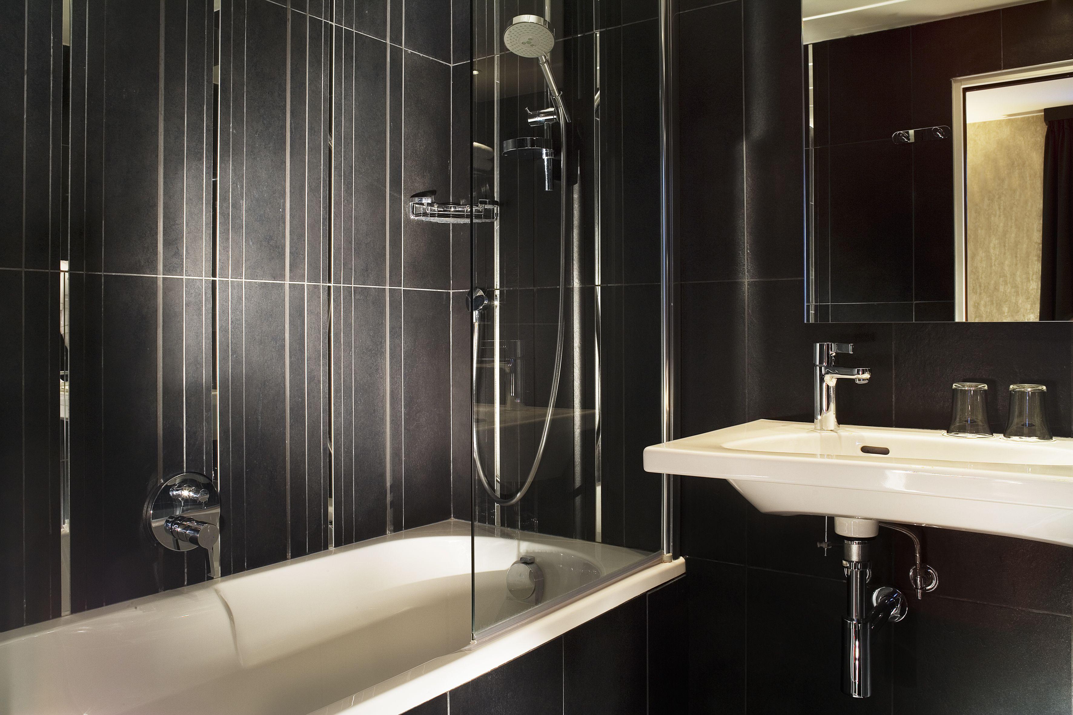 A La Des Artistes 3*