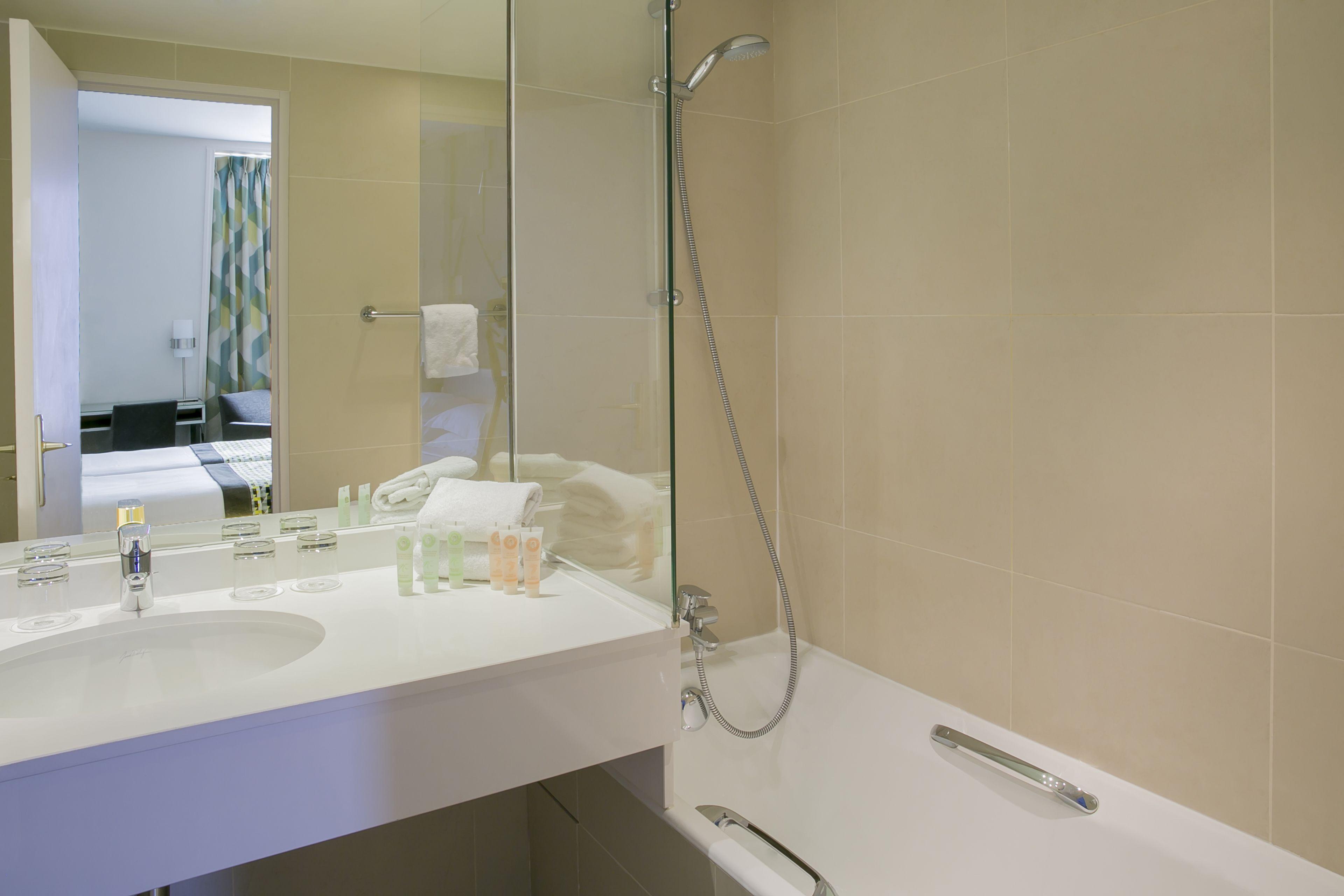 A La Des Artistes 3*