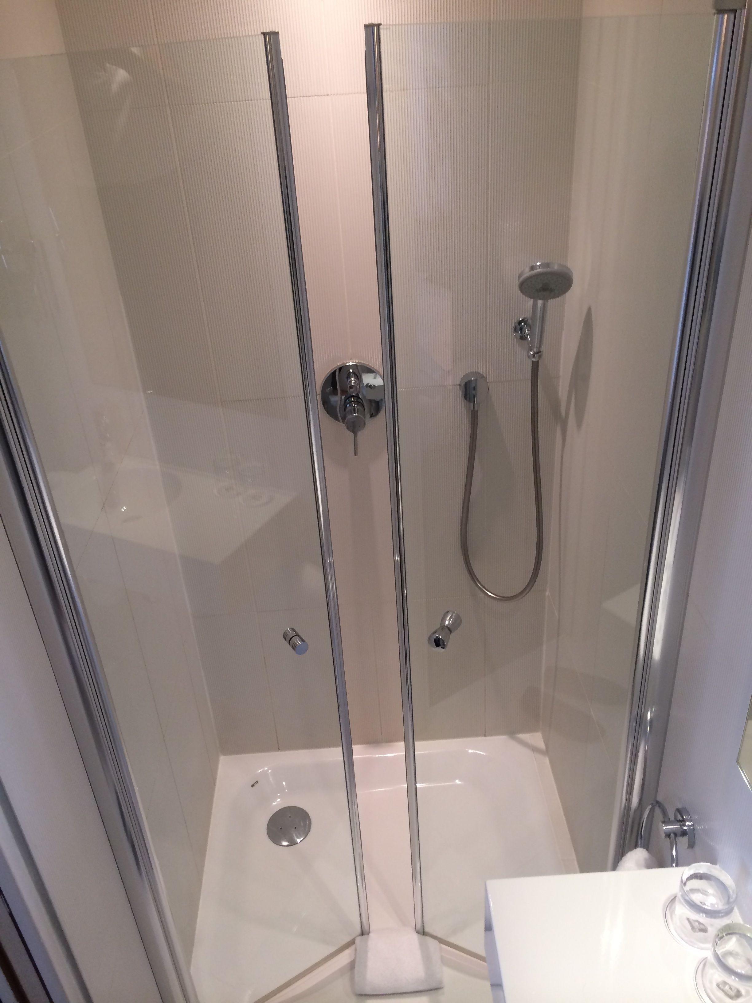 A La Des Artistes 3*