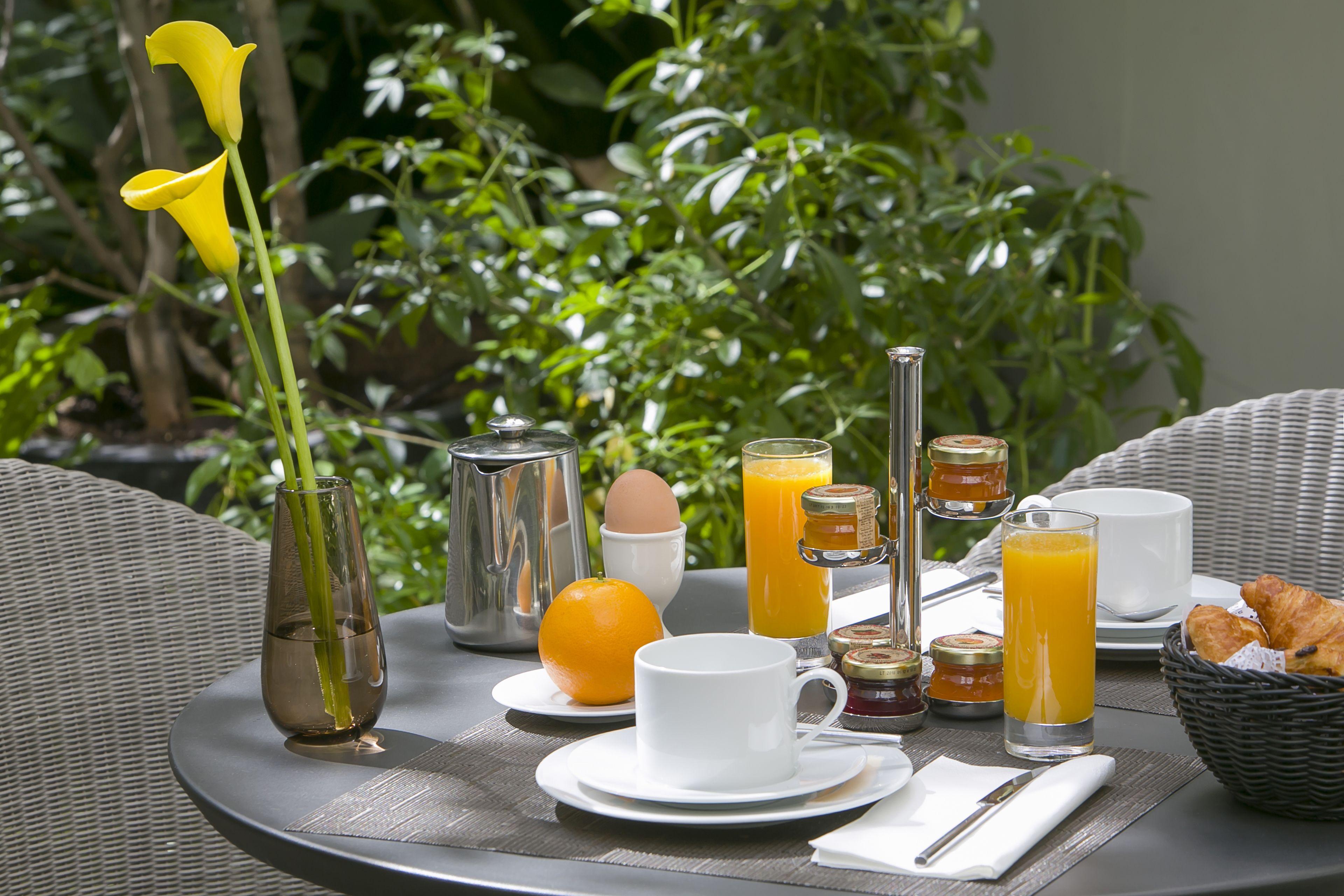 A La Des Artistes 3*