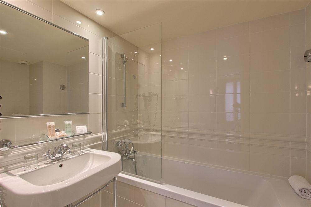 A La Des Artistes 3*